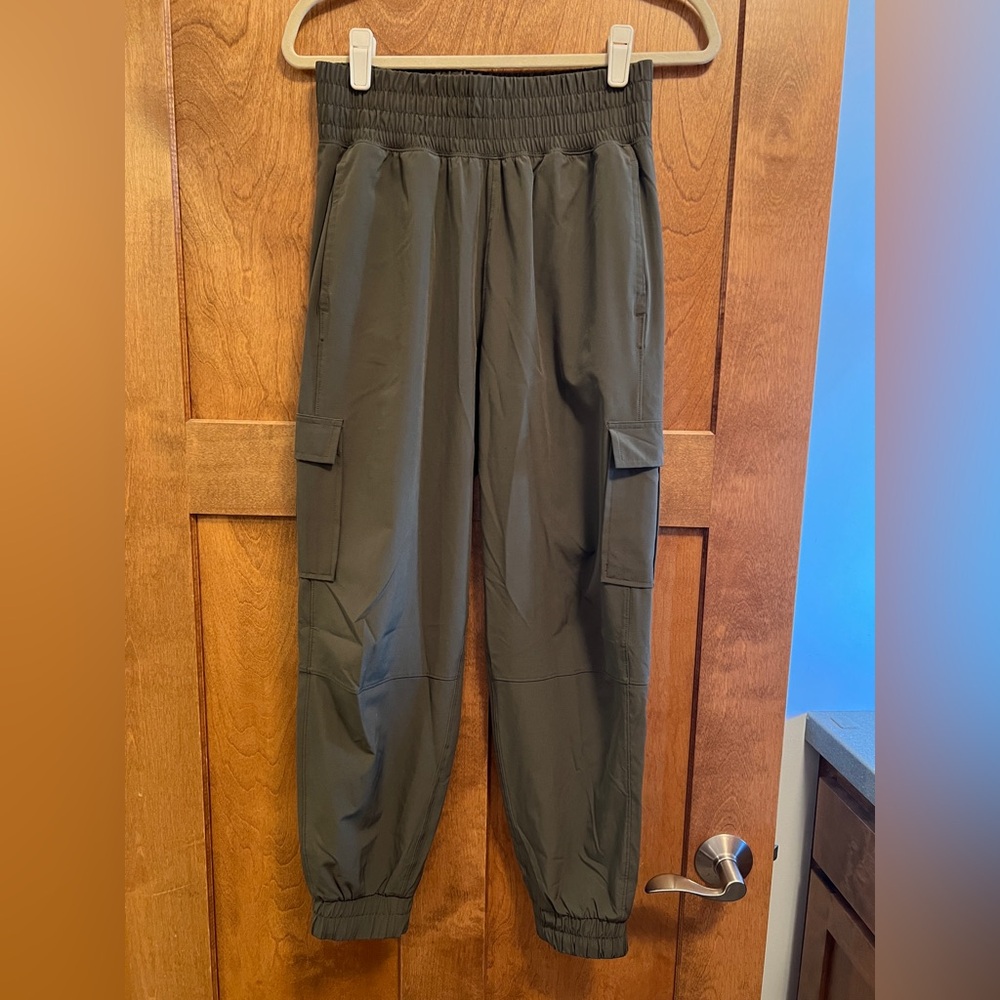 Abercrombie YBP Cargo Joggers Size Small